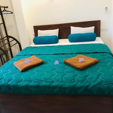 Blue Whales Hotel ヒッカドゥワ エクステリア 写真