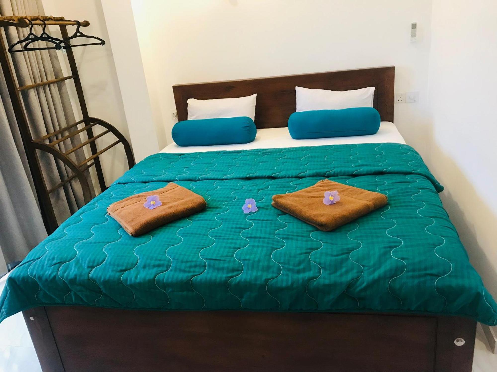 Blue Whales Hotel ヒッカドゥワ エクステリア 写真