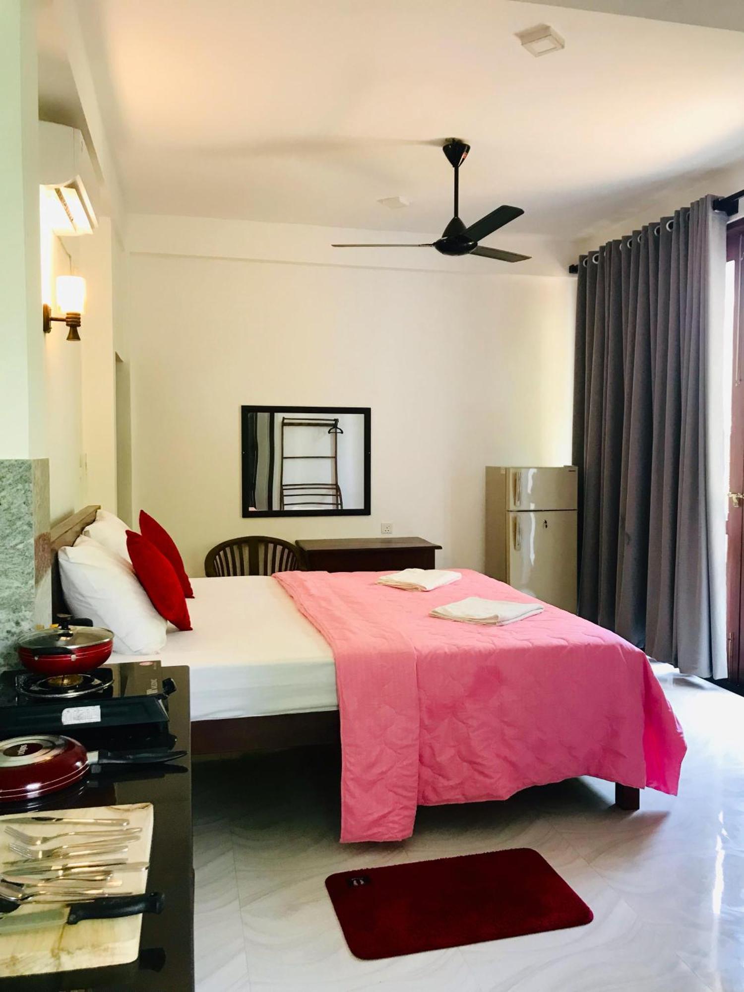 Blue Whales Hotel ヒッカドゥワ エクステリア 写真