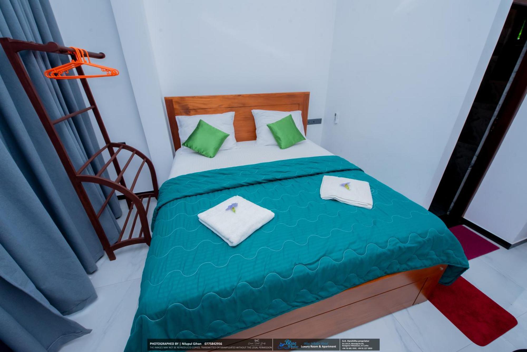 Blue Whales Hotel ヒッカドゥワ エクステリア 写真